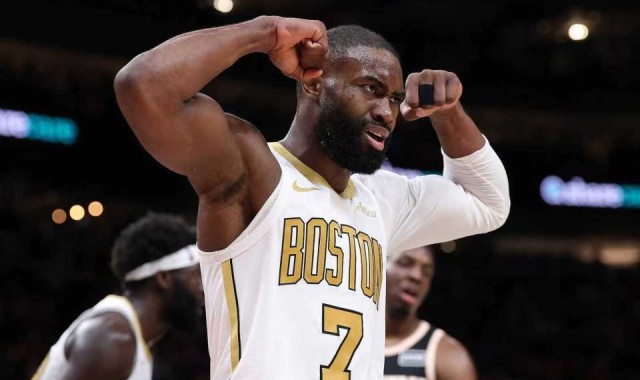 开云体育官网-布朗三节41+6！绿军狂胜老鹰列东部第二 豪瑟30+10三分平纪录