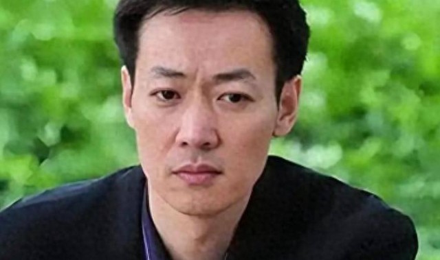 开云-朱媛媛去世不到一年，52岁辛柏青现身春晚彩排，恶心的一幕出现了