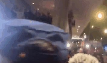 开云体育APP下载-秘鲁球员与西班牙警察发生冲突 只因警察认错人？