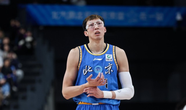 进攻欲很低！周琦全场仅出手4次&amp;命中3球 得到7分8篮板2助攻