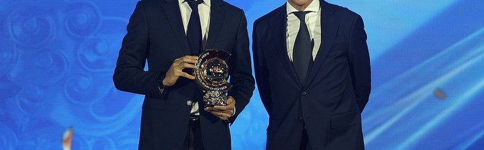 开云体育APP下载-中超新貌｜邵佳一、穆斯卡特效应？少帅、澳洲洋帅全面上位|澳大利亚|联赛|土帅|中国金球奖|青岛西海岸_新浪体育_新浪新闻