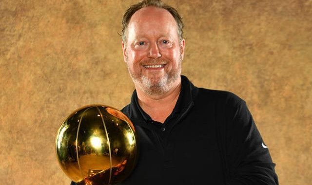 开云体育APP下载-雄鹿宣布与冠军教头续约3年 布登将继续带队冲冠